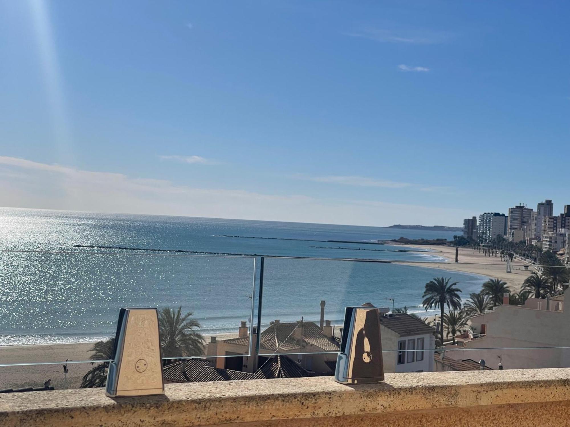 Apartamento Duplex Penthouse With Sea, Beach, Marina & Mountain Views